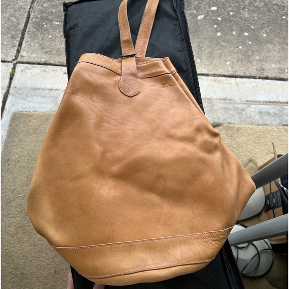 Ellington Leather Sling bag - Picture 1 of 5